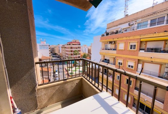 Apartment / flat - Resale - Torrevieja - Centro
