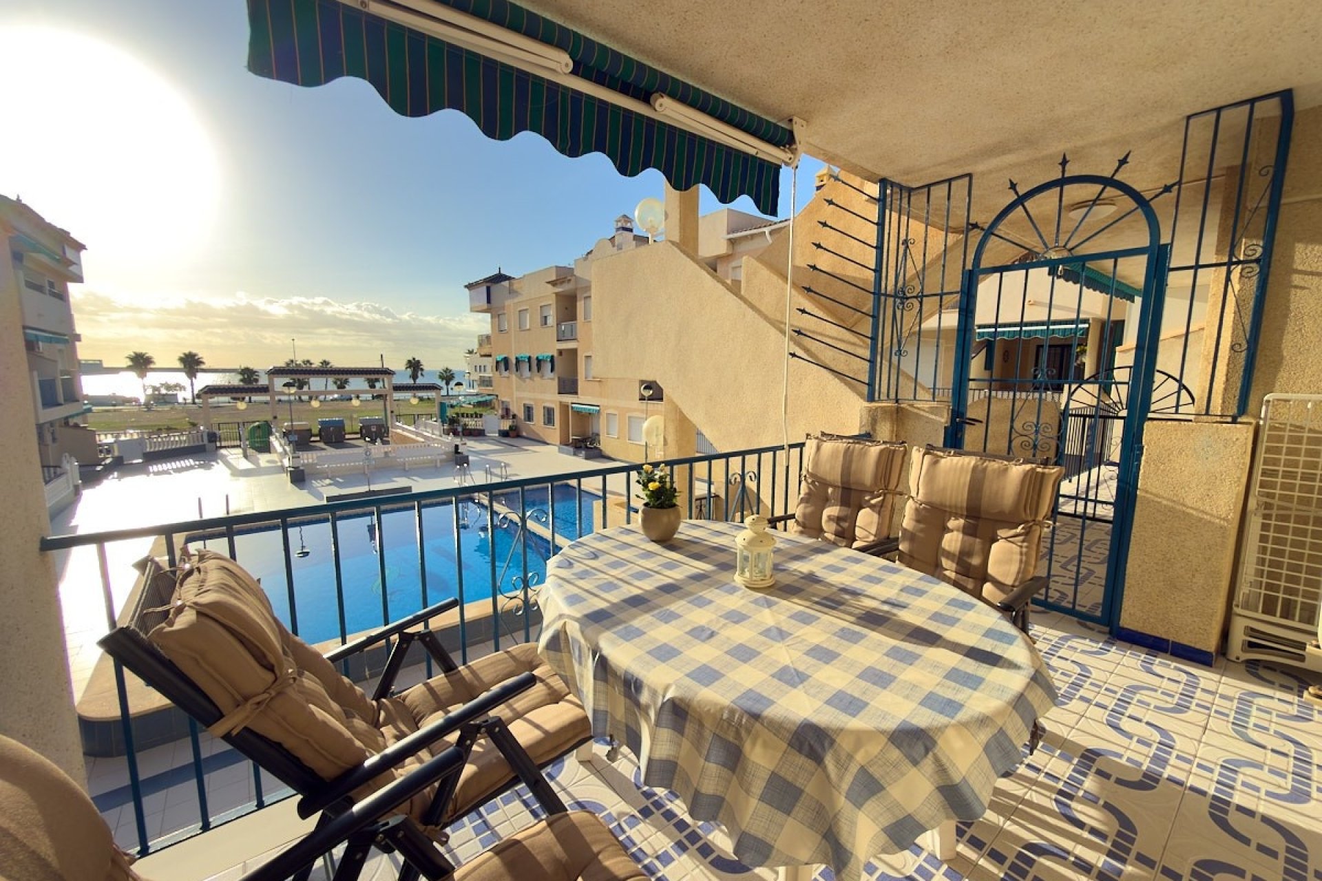 Återförsäljning - Apartament / Duplex - Torrevieja - Playa Los Naufragos