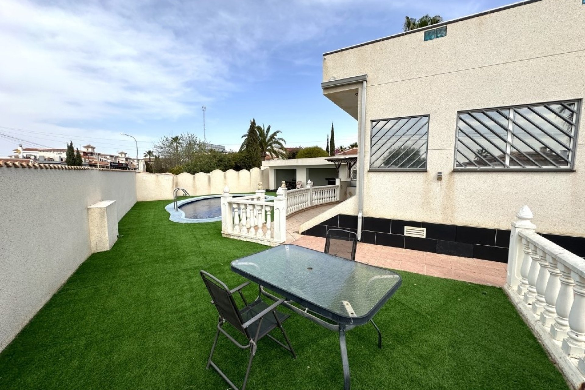 Återförsäljning - Villa - Ciudad Quesada