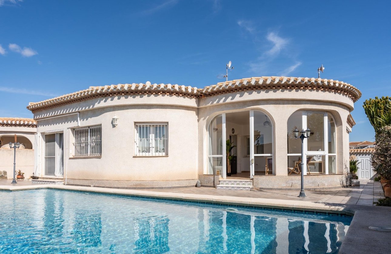 Återförsäljning - Villa - Orihuela Costa - Playa Flamenca