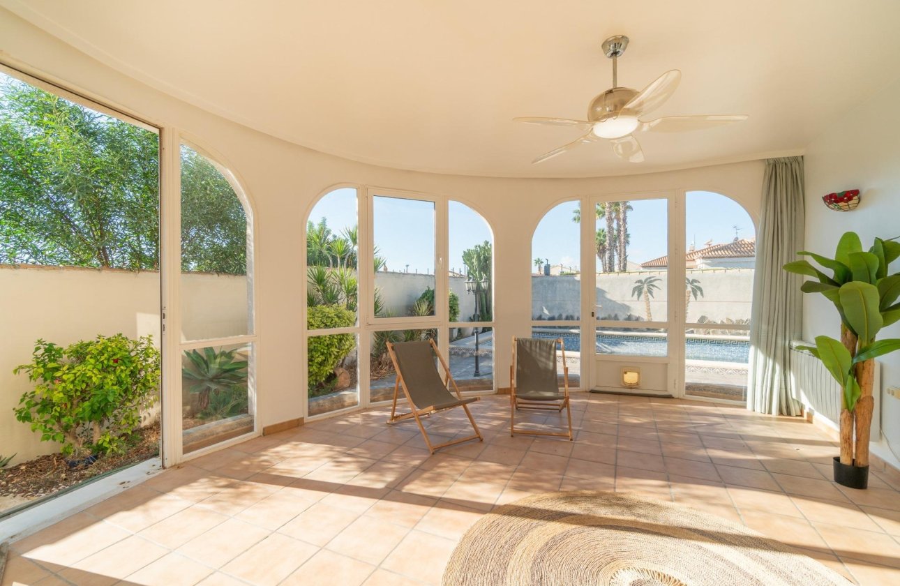 Återförsäljning - Villa - Orihuela Costa - Playa Flamenca