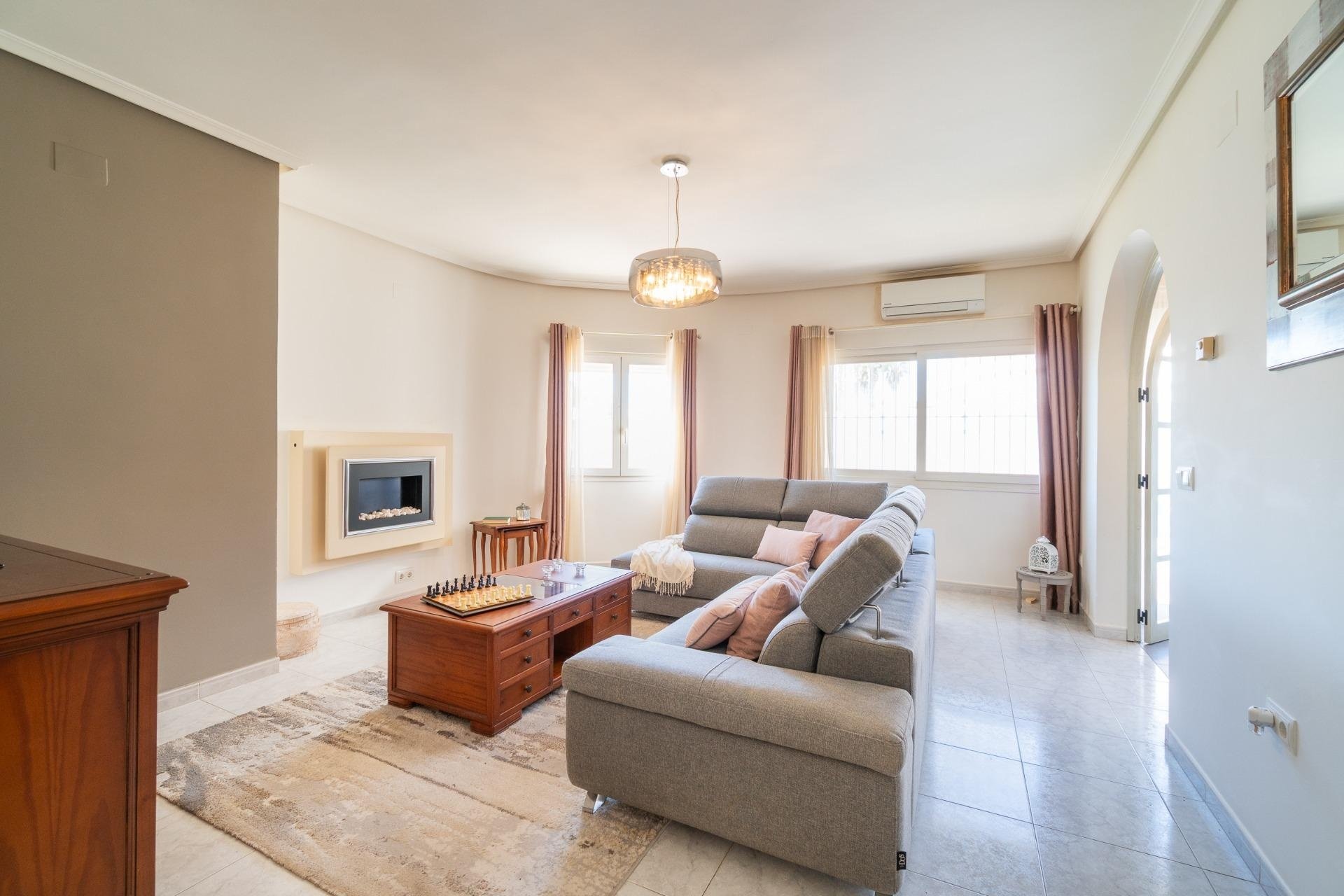 Återförsäljning - Villa - Orihuela Costa - Playa Flamenca