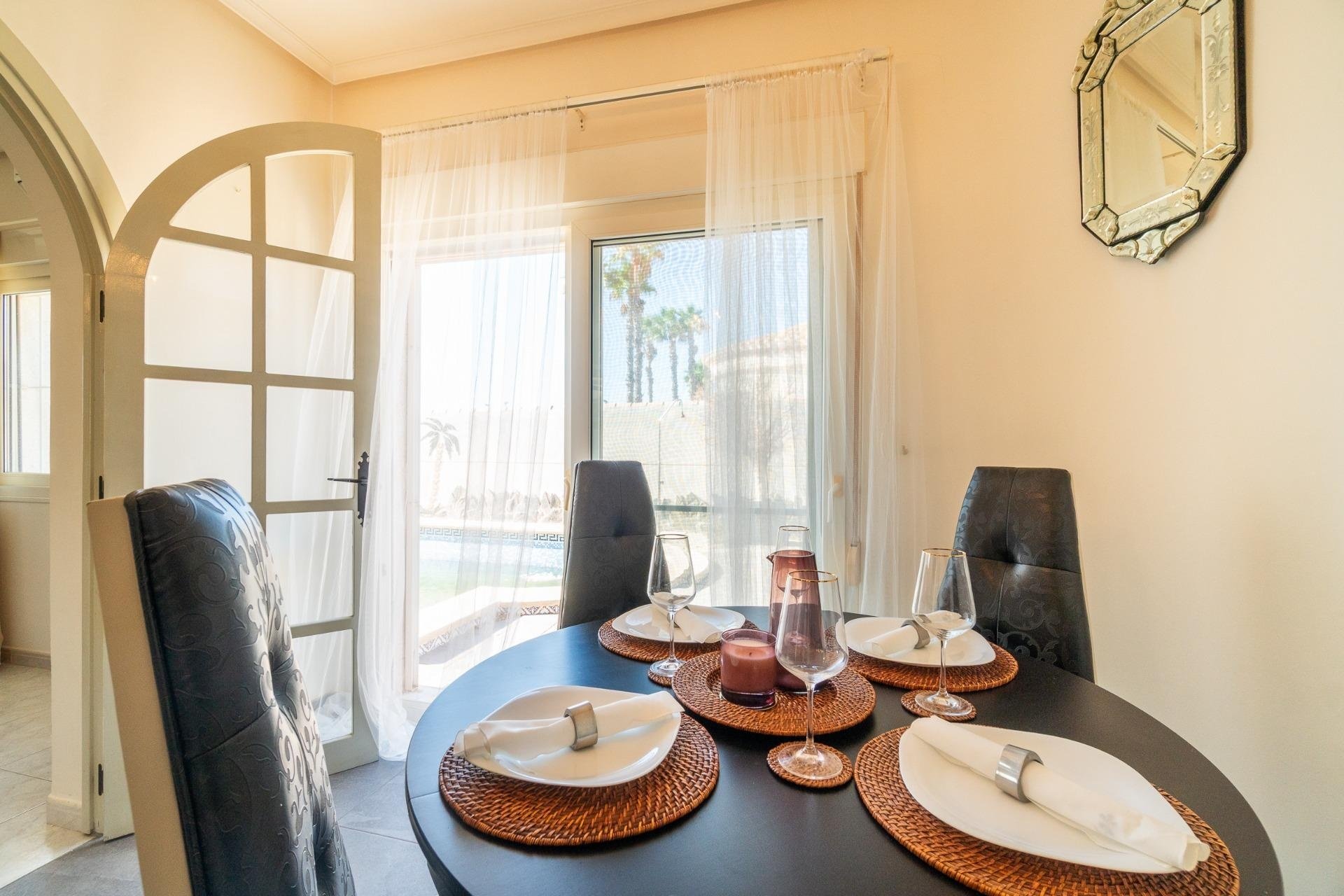 Återförsäljning - Villa - Orihuela Costa - Playa Flamenca