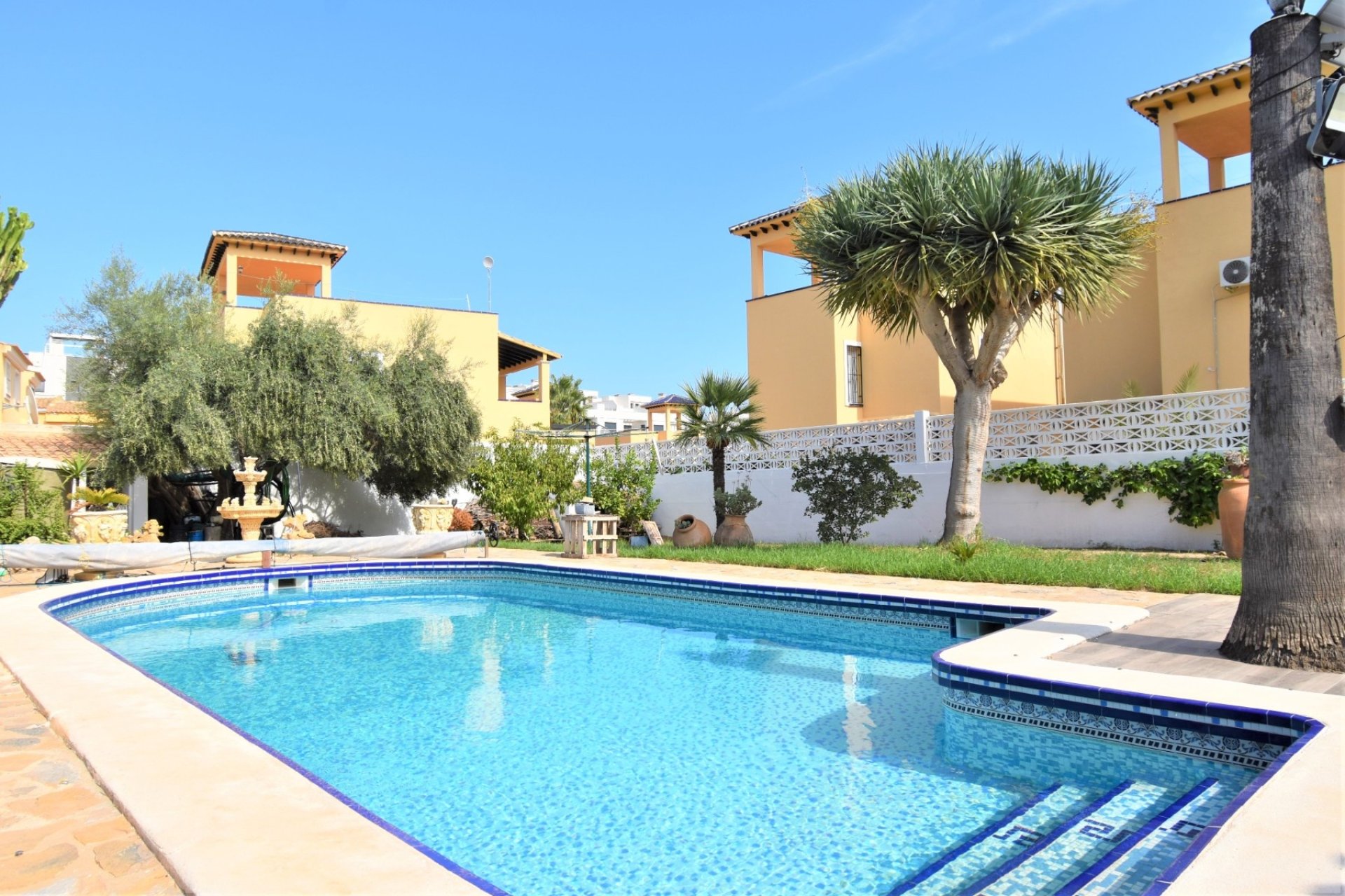 Återförsäljning - Villa - Orihuela Costa - Villamartín