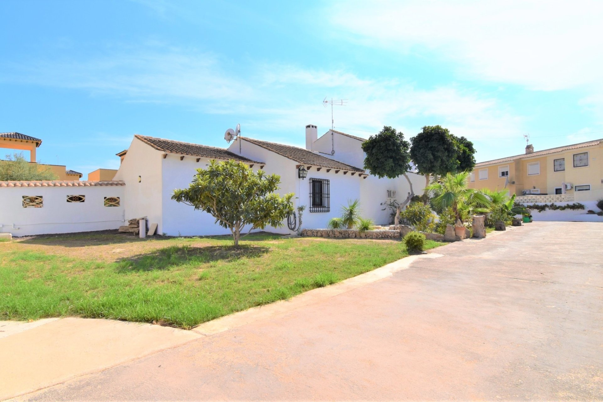 Återförsäljning - Villa - Orihuela Costa - Villamartín