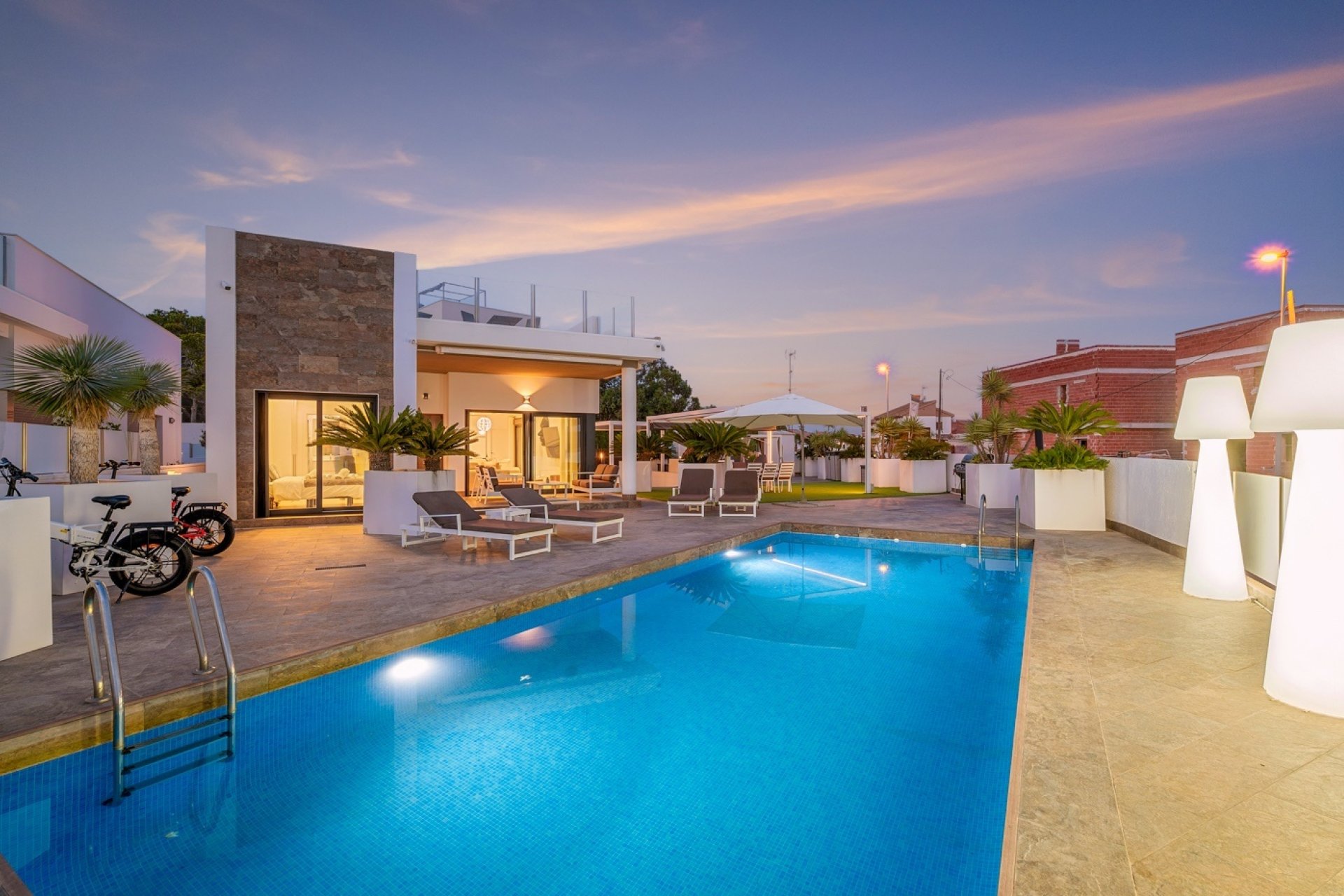 Återförsäljning - Villa - Orihuela Costa - Villamartín