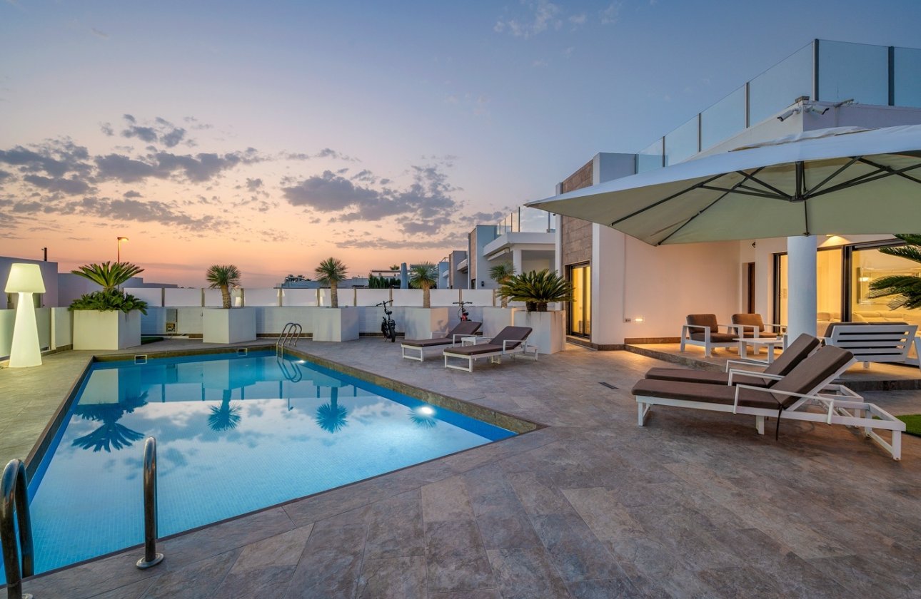 Återförsäljning - Villa - Orihuela Costa - Villamartín