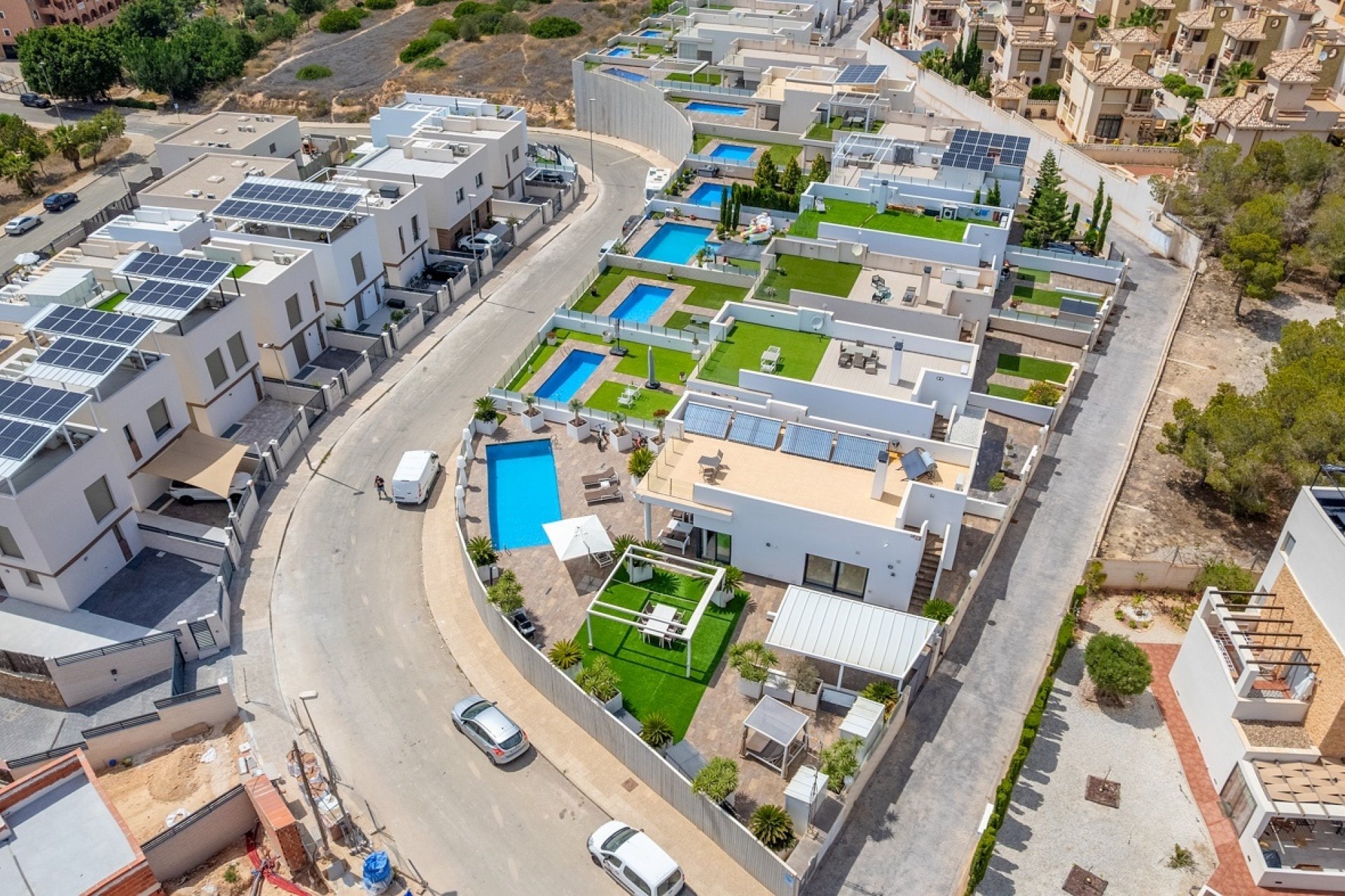 Återförsäljning - Villa - Orihuela Costa - Villamartín