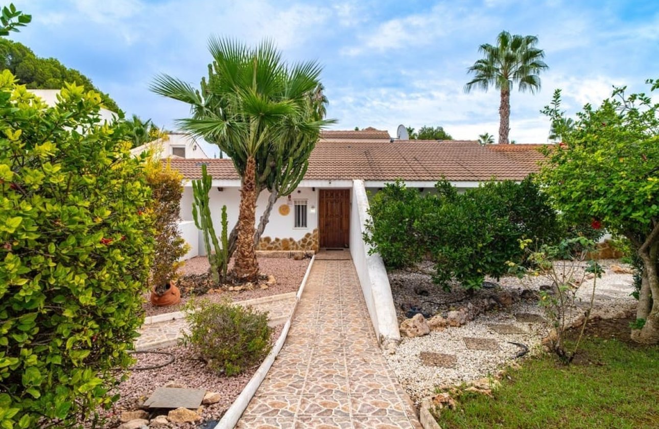 Återförsäljning - Villa - Orihuela Costa - Villamartín