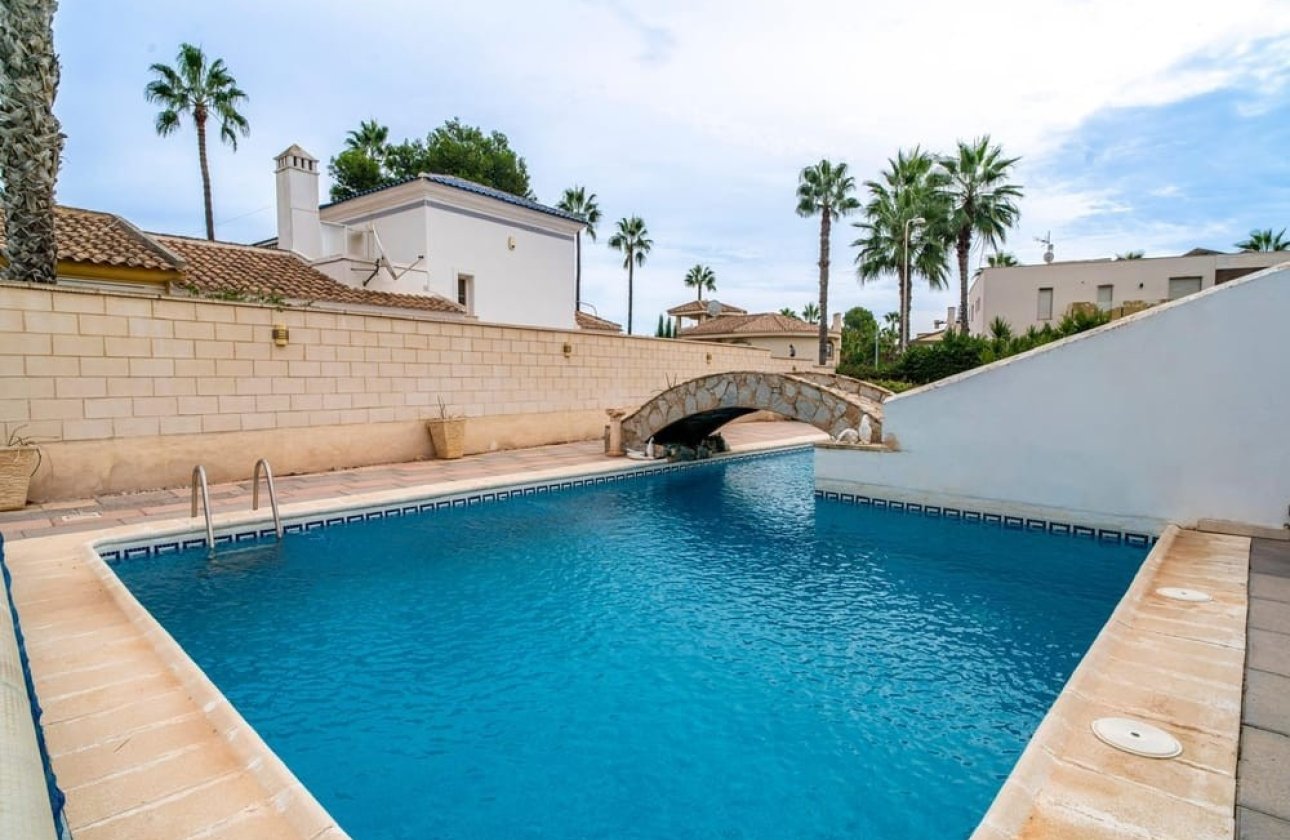 Återförsäljning - Villa - Orihuela Costa - Villamartín