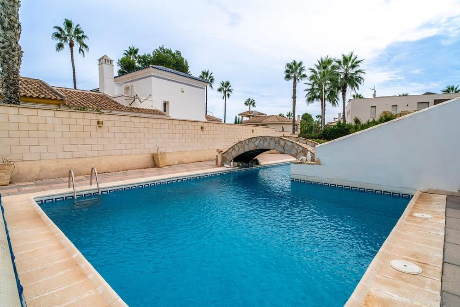 Återförsäljning - Villa - Orihuela Costa - Villamartín