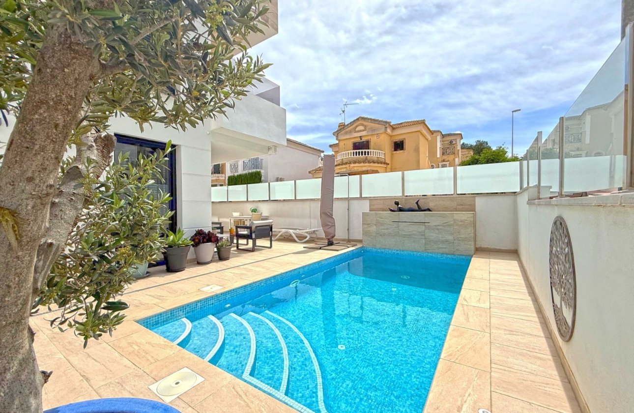 Återförsäljning - Villa - Orihuela Costa - Villamartín
