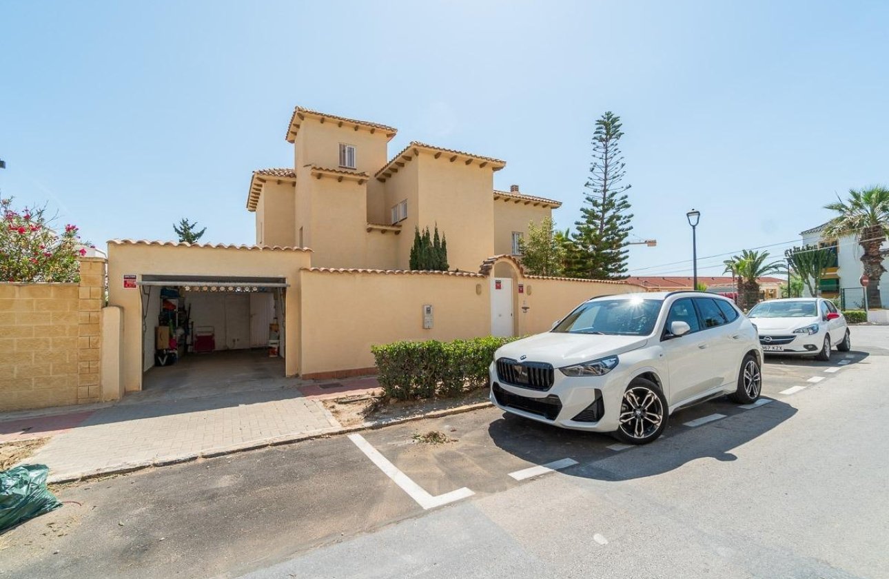 Återförsäljning - Villa - Torrevieja - La Mata