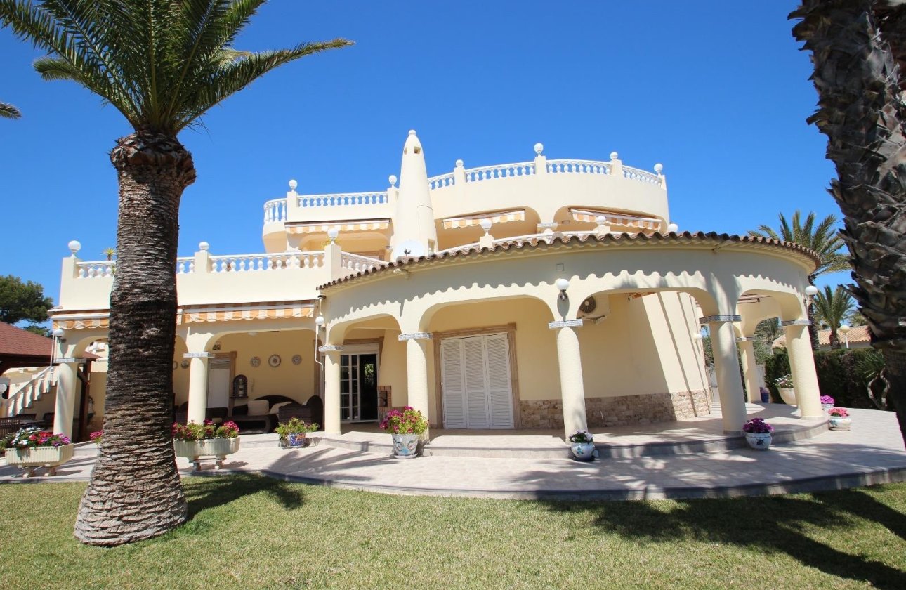 Återförsäljning - Villa - Torrevieja - Punta Prima