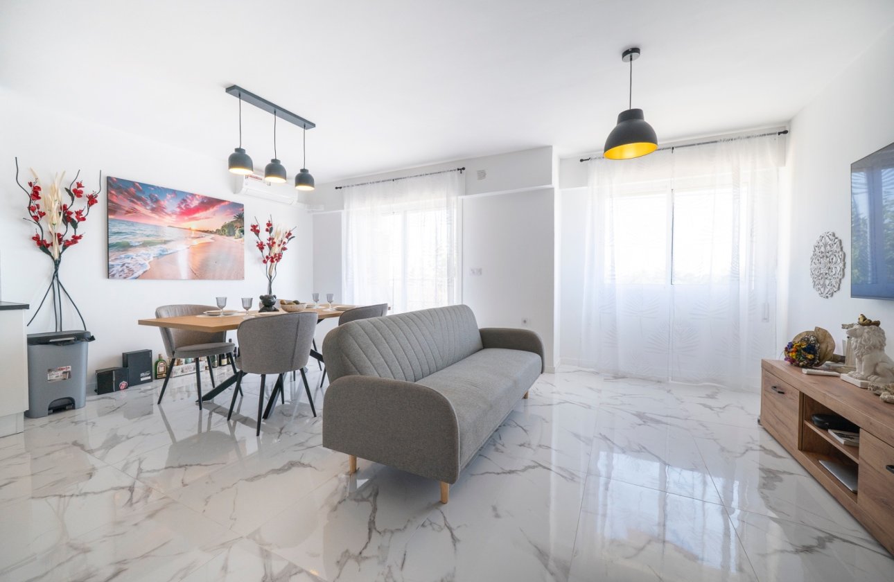 Resale - Apartment / flat - Punta Prima