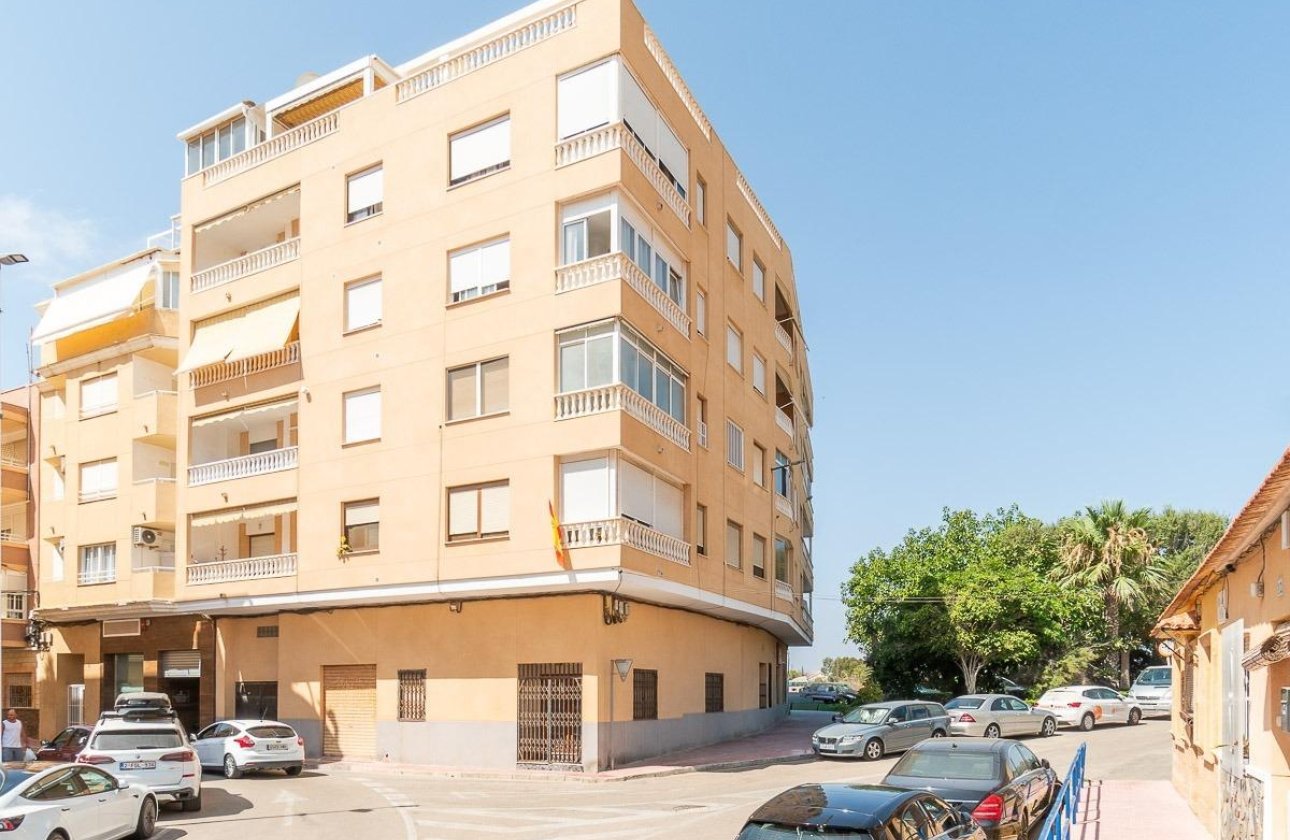 Resale - Apartment / flat - Torrevieja - La Mata pueblo