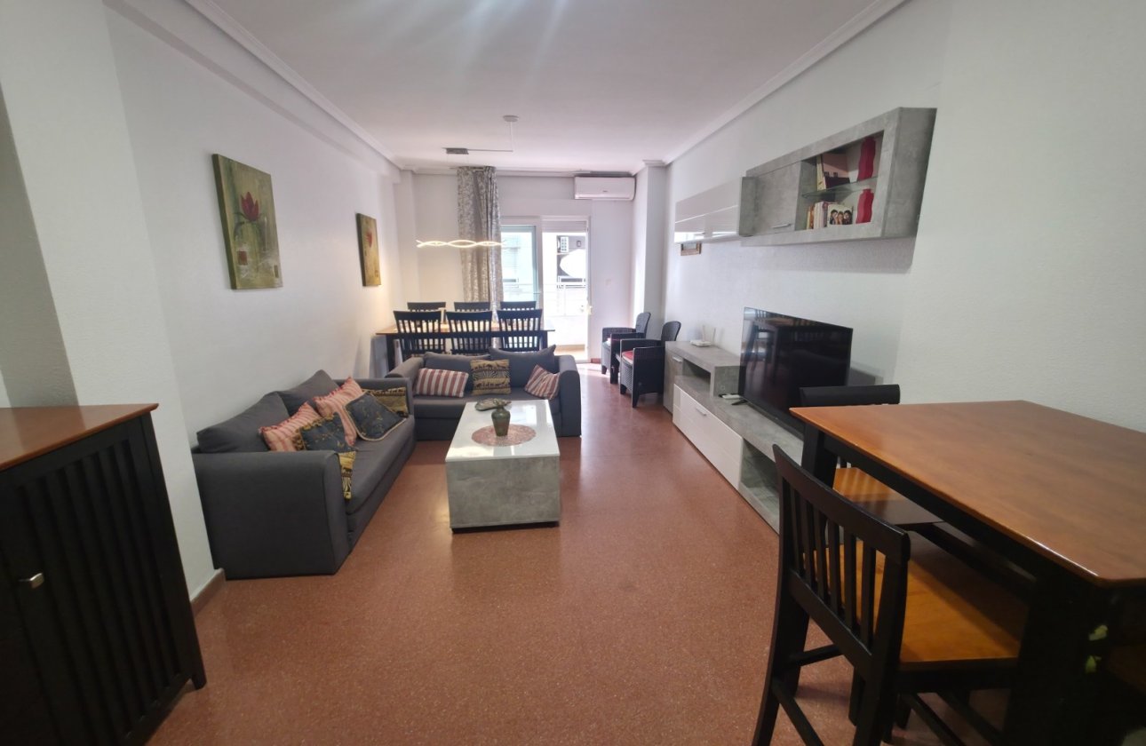 Resale - Apartment / flat - Torrevieja - Paseo maritimo