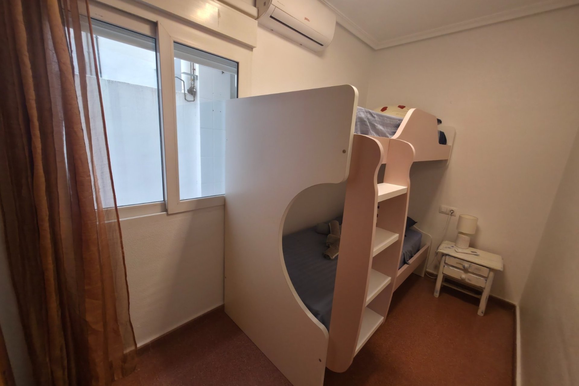 Resale - Apartment / flat - Torrevieja - Paseo maritimo