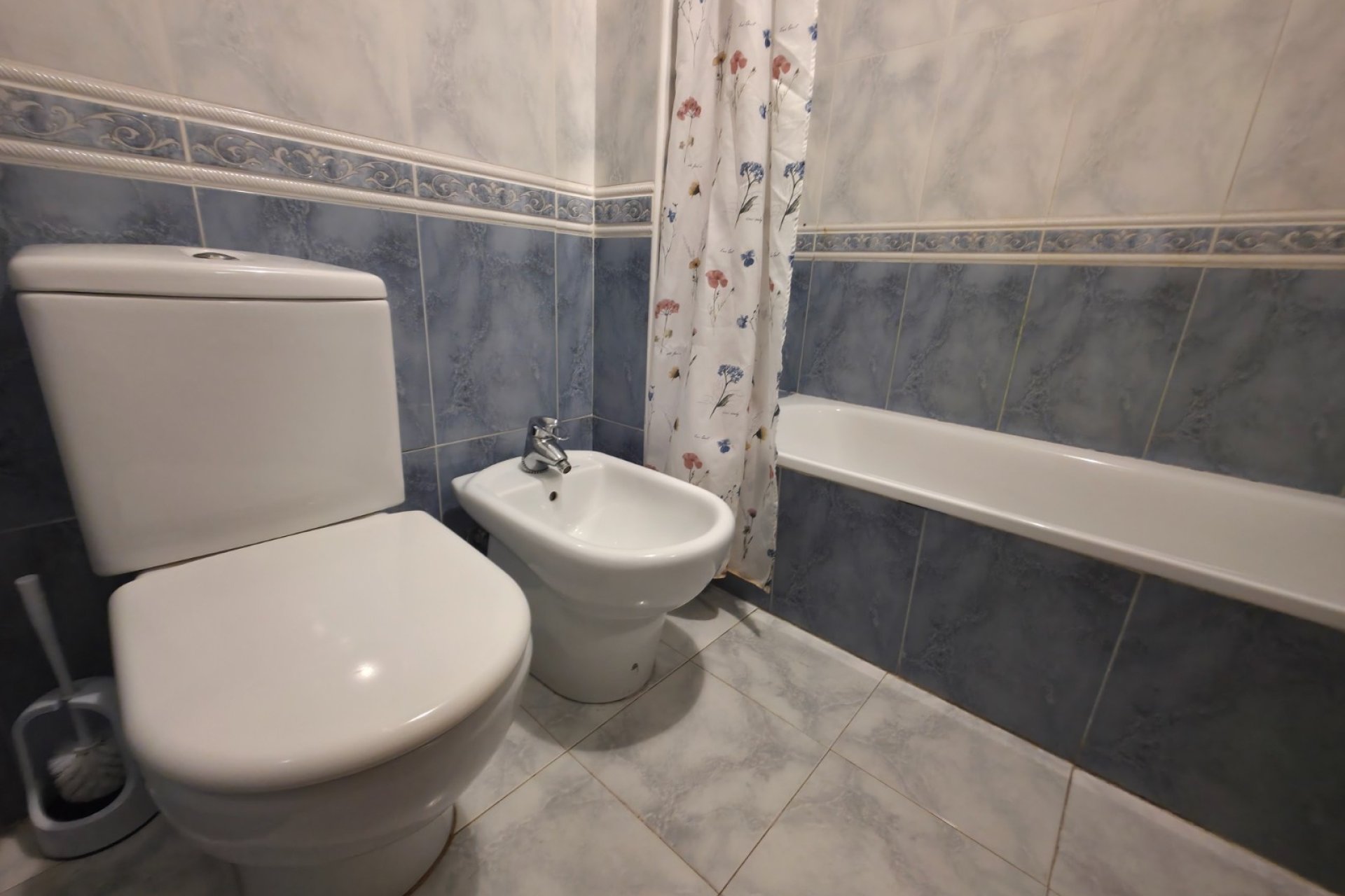 Resale - Apartment / flat - Torrevieja - Paseo maritimo