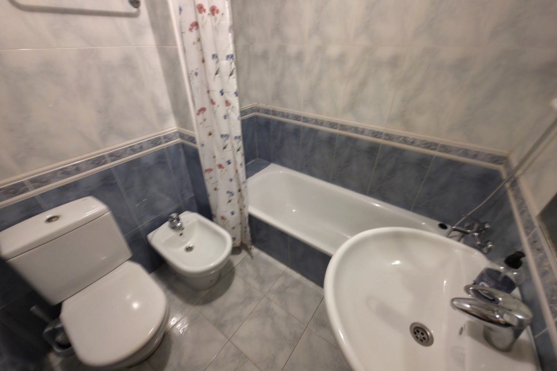 Resale - Apartment / flat - Torrevieja - Paseo maritimo