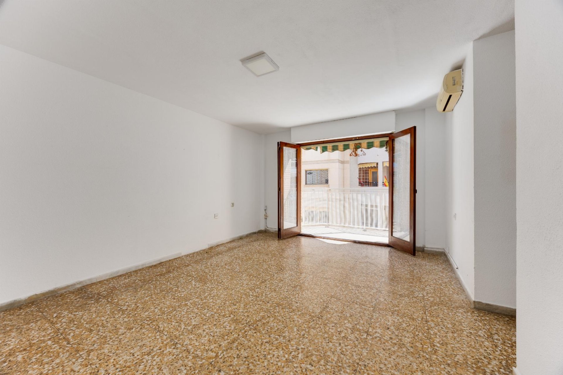 Resale - Apartment / flat - Torrevieja - Playa del Acequión