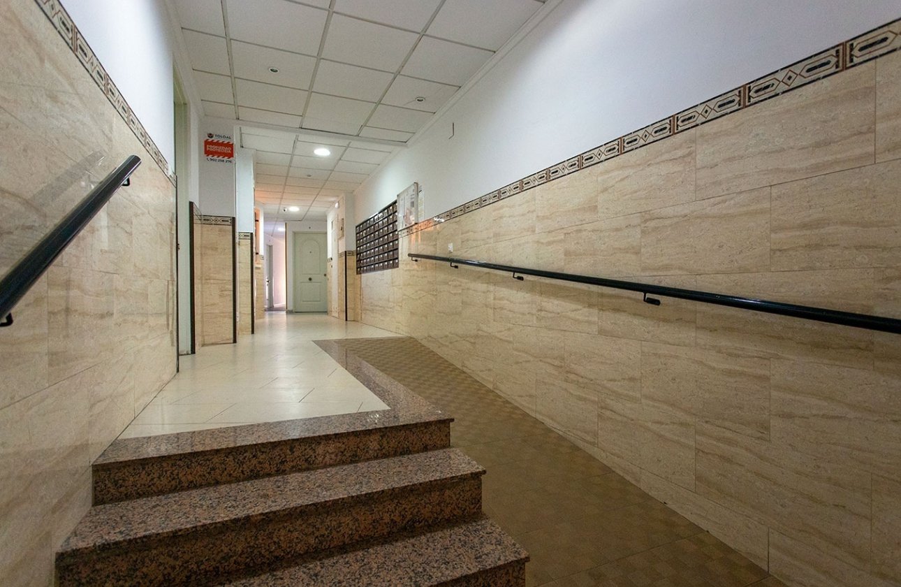 Resale - Apartment / flat - Torrevieja - Playa Los Locos
