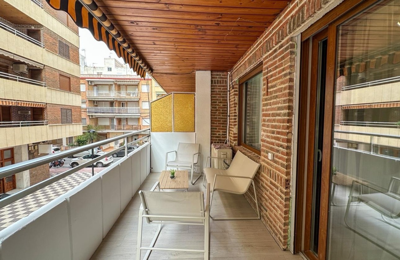 Resale - Apartment / flat - Torrevieja - Playa Los Naufragos