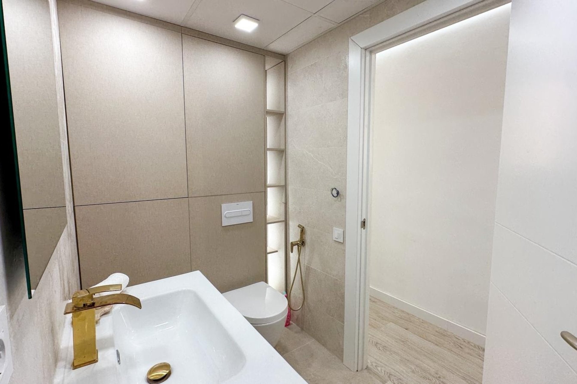 Resale - Apartment / flat - Torrevieja - Playa Los Naufragos