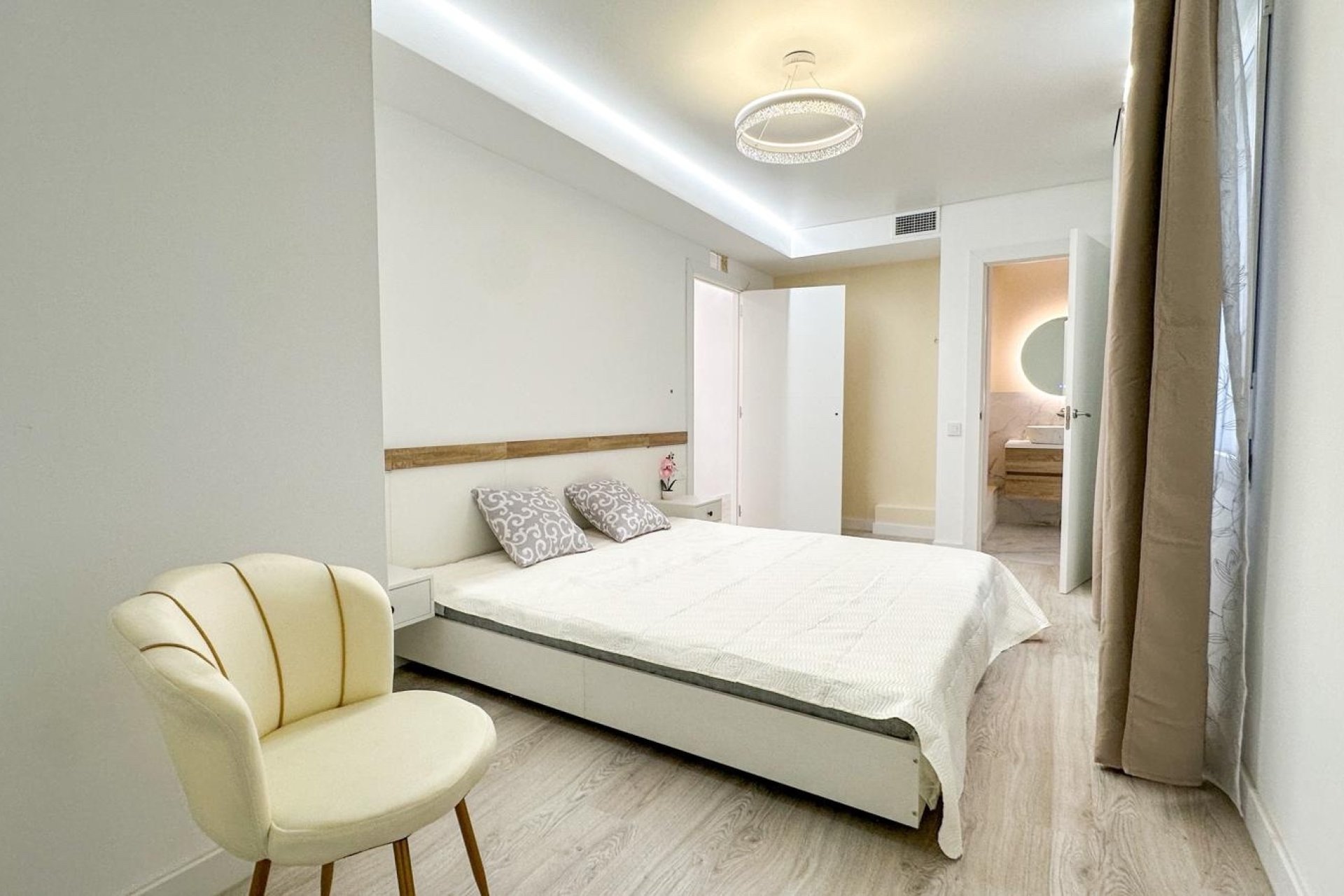 Resale - Apartment / flat - Torrevieja - Playa Los Naufragos