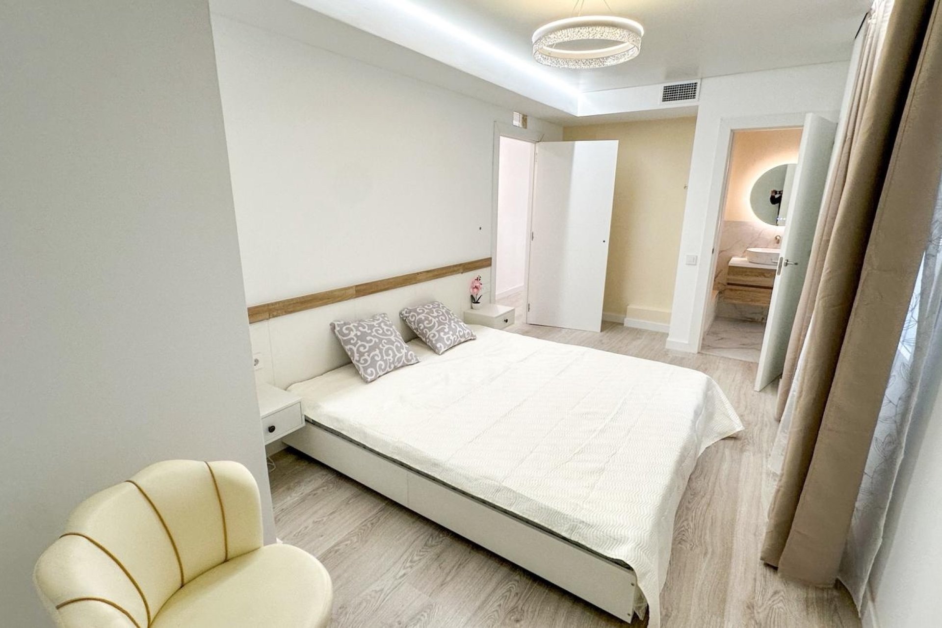 Resale - Apartment / flat - Torrevieja - Playa Los Naufragos