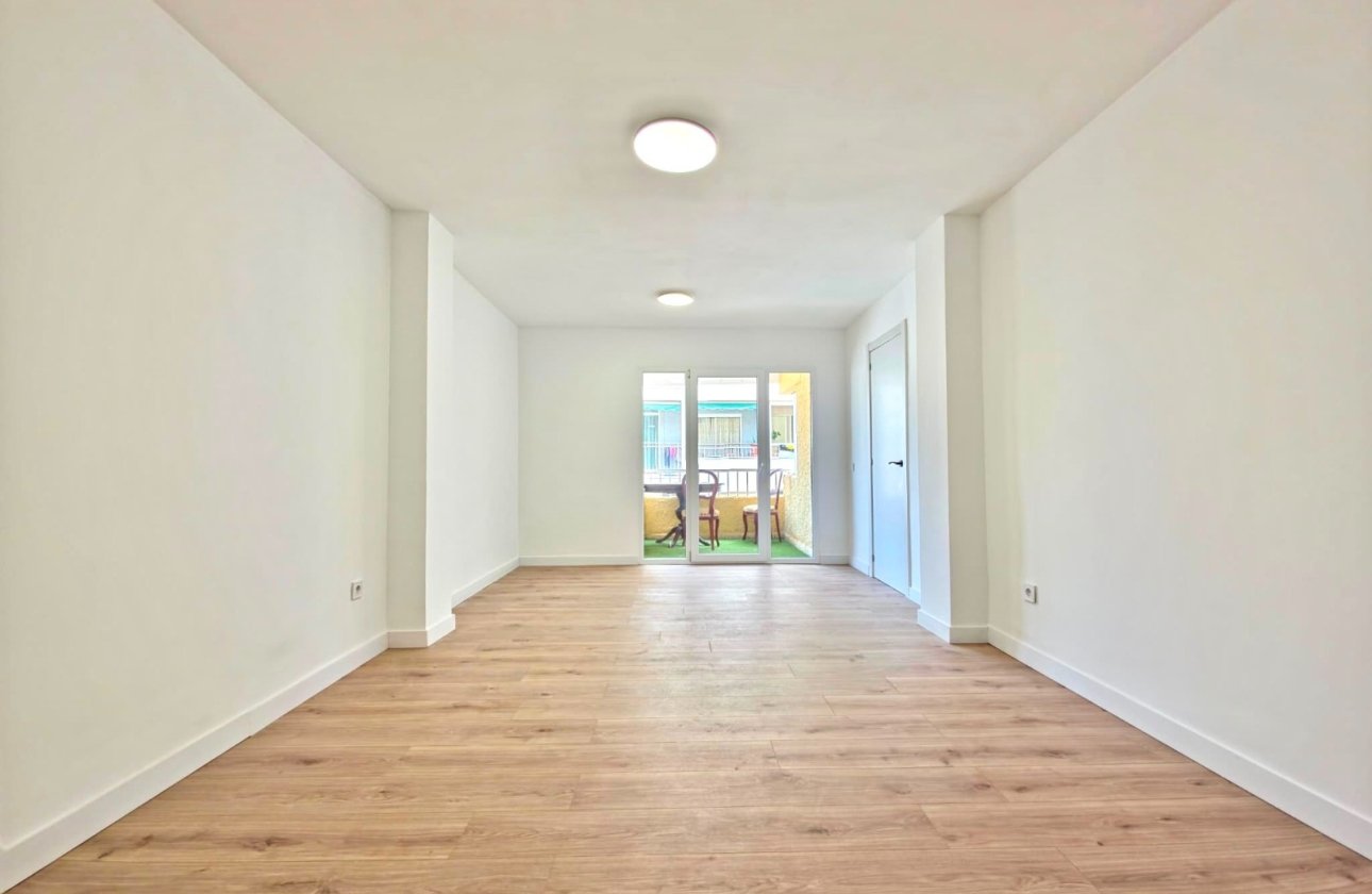 Resale - Apartment / flat - Torrevieja - Playa Los Naufragos