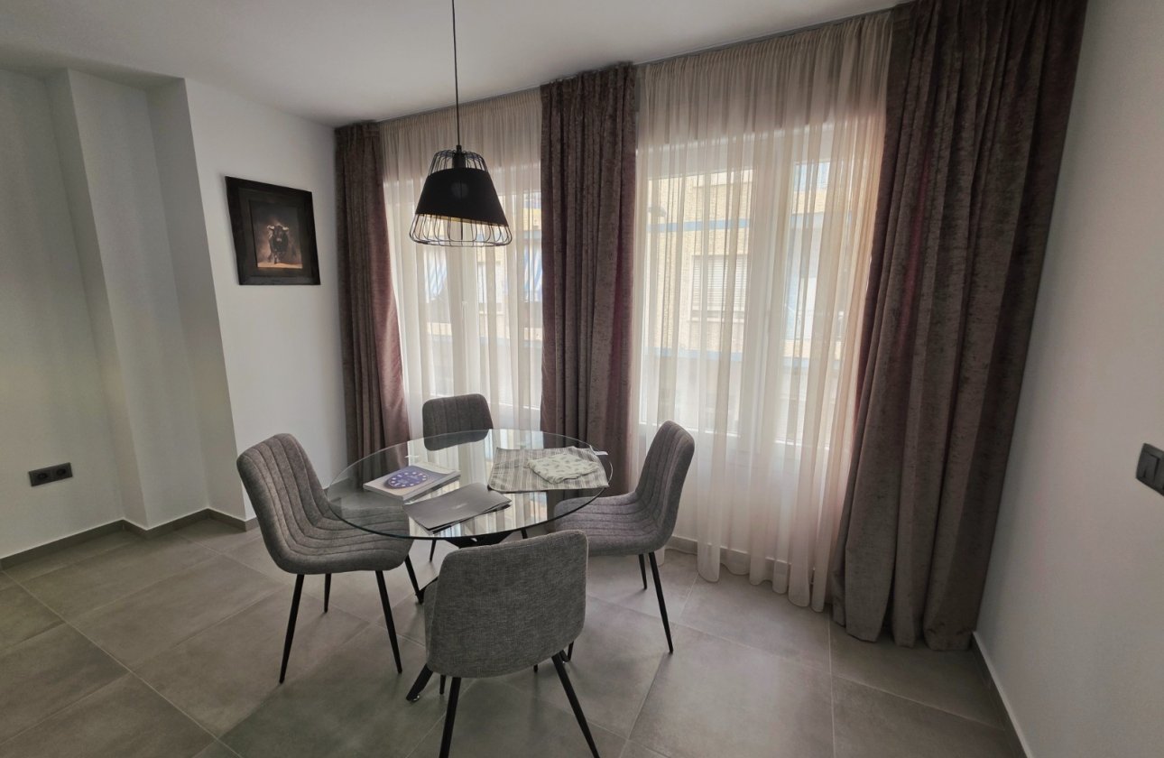 Resale - Apartment / flat - Torrevieja - Puerto