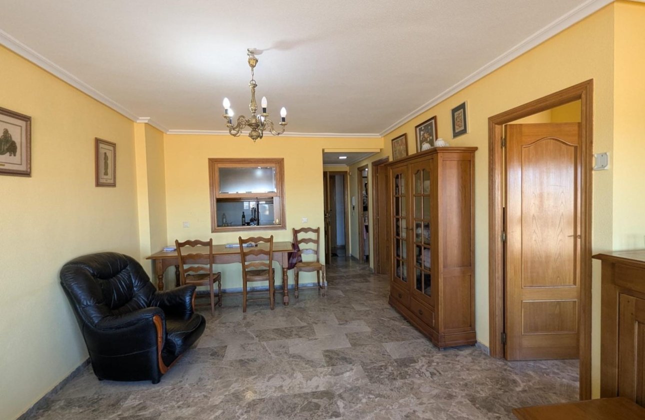 Resale - Apartment / flat - Torrevieja - Punta Prima