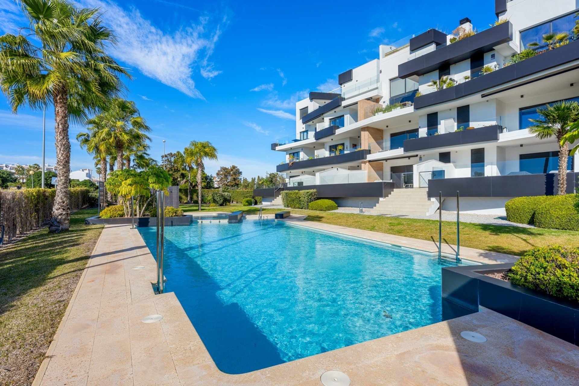 Resale - Apartment / flat - Villamartín