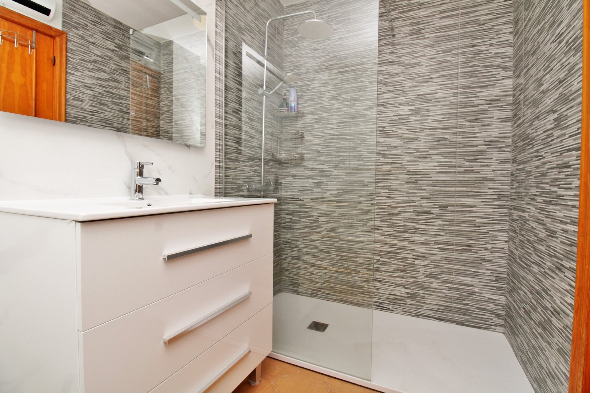 Resale - Apartment / flat - Villamartín