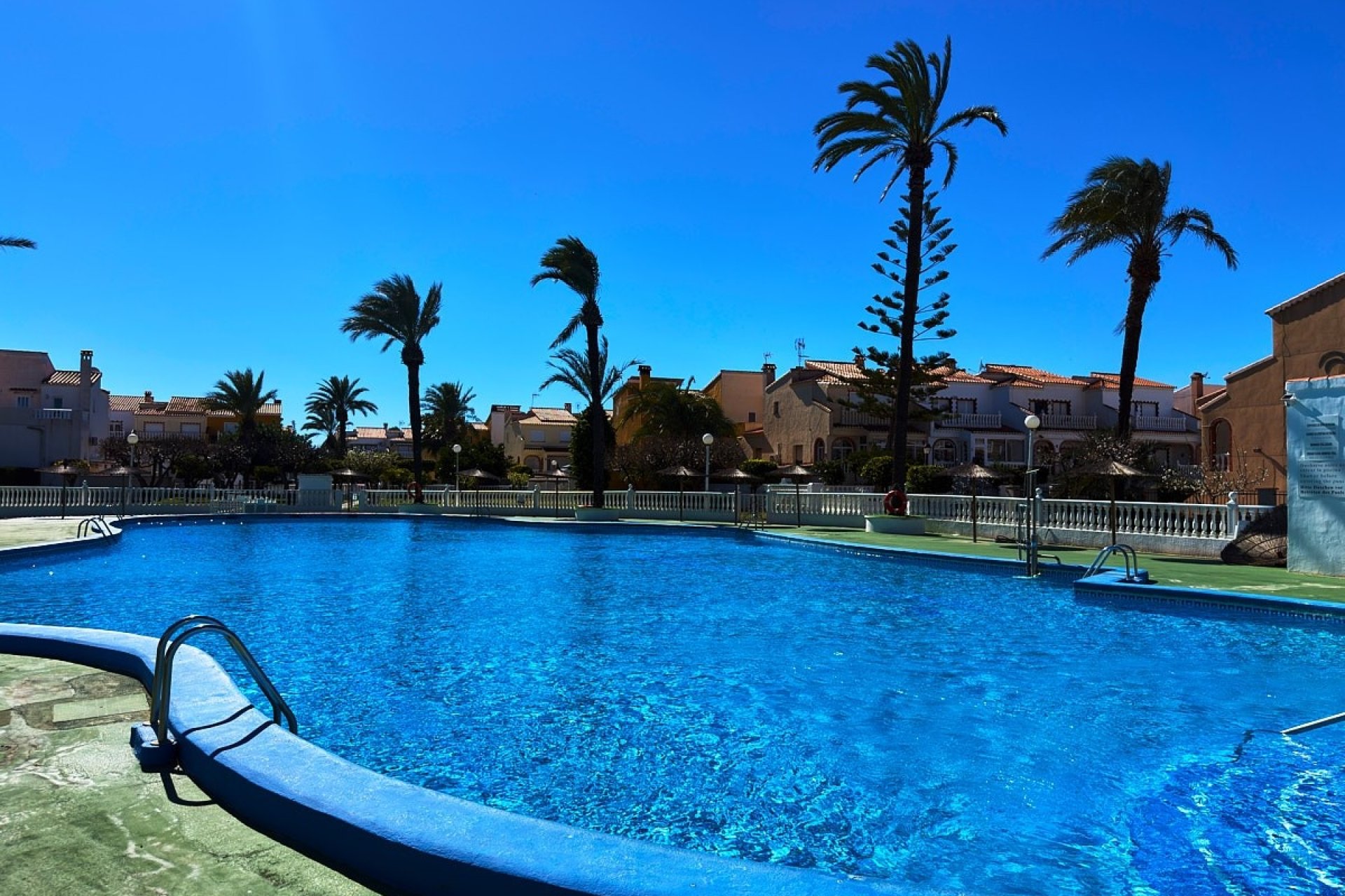 Resale - Townhouse - Torrevieja - Urb. Torrealmendros