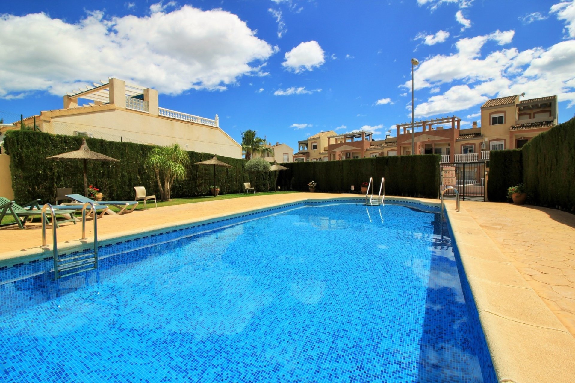 Resale - Townhouse - Villamartín