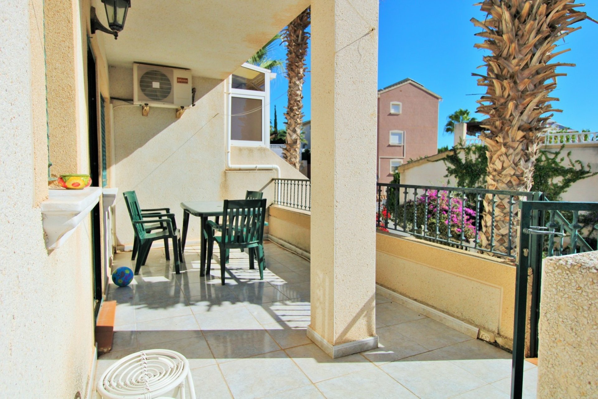 Resale - Townhouse - Villamartín