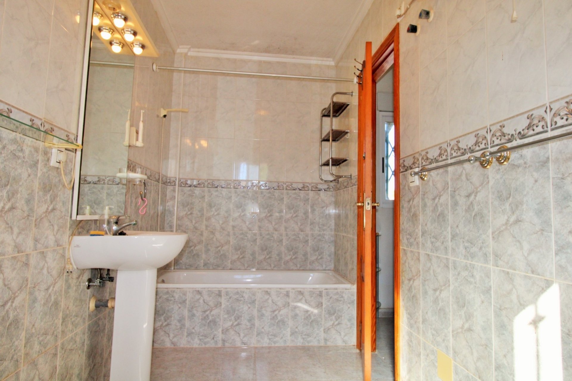 Resale - Townhouse - Villamartín
