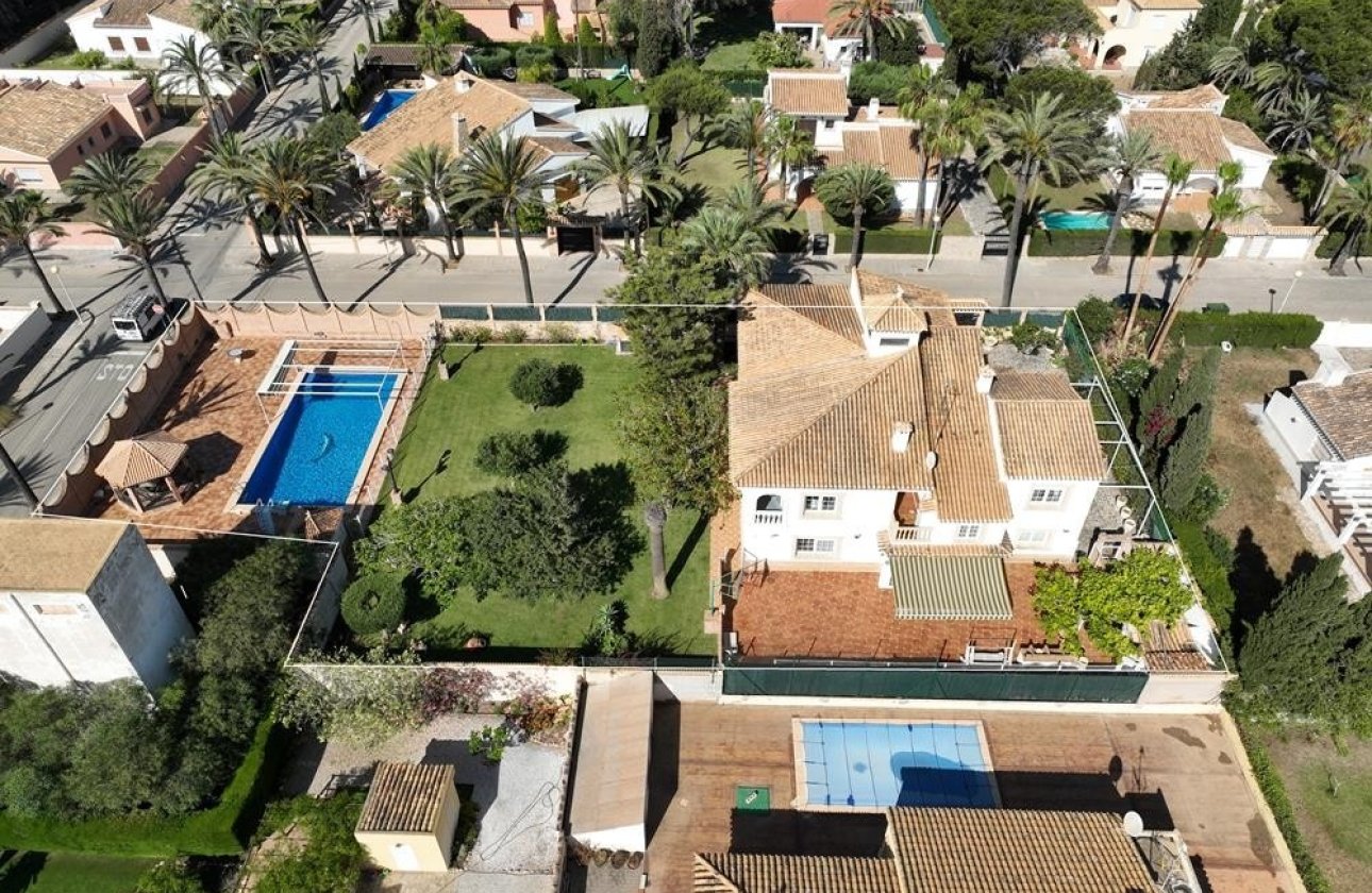 Resale - Villa - Cabo Roig