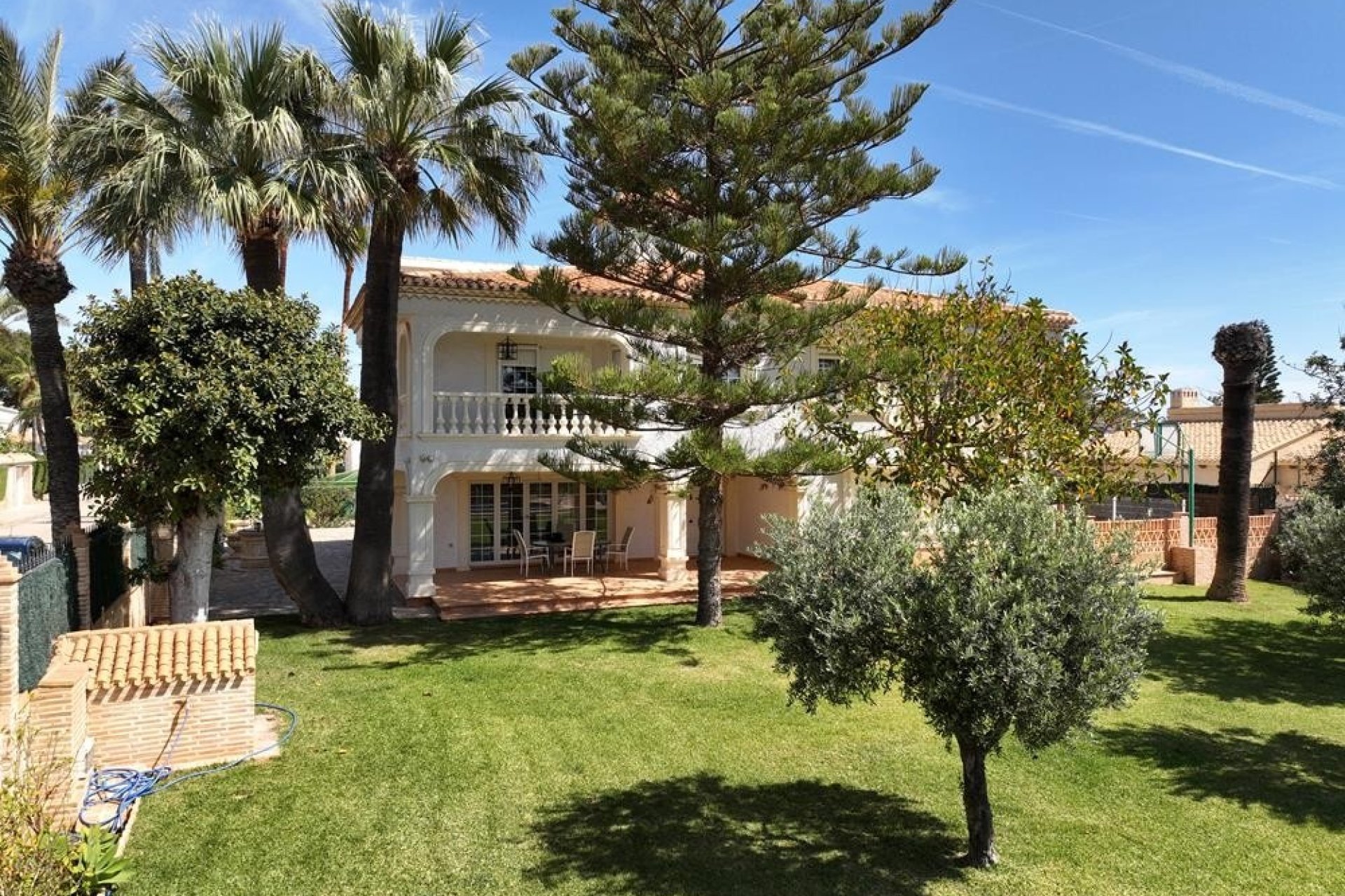 Resale - Villa - Cabo Roig