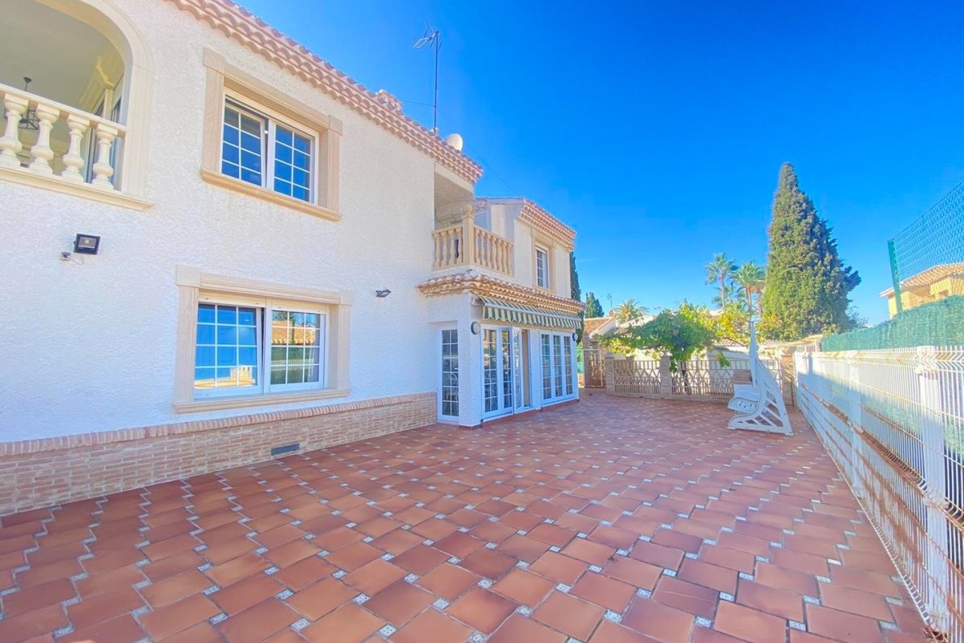 Resale - Villa - Cabo Roig