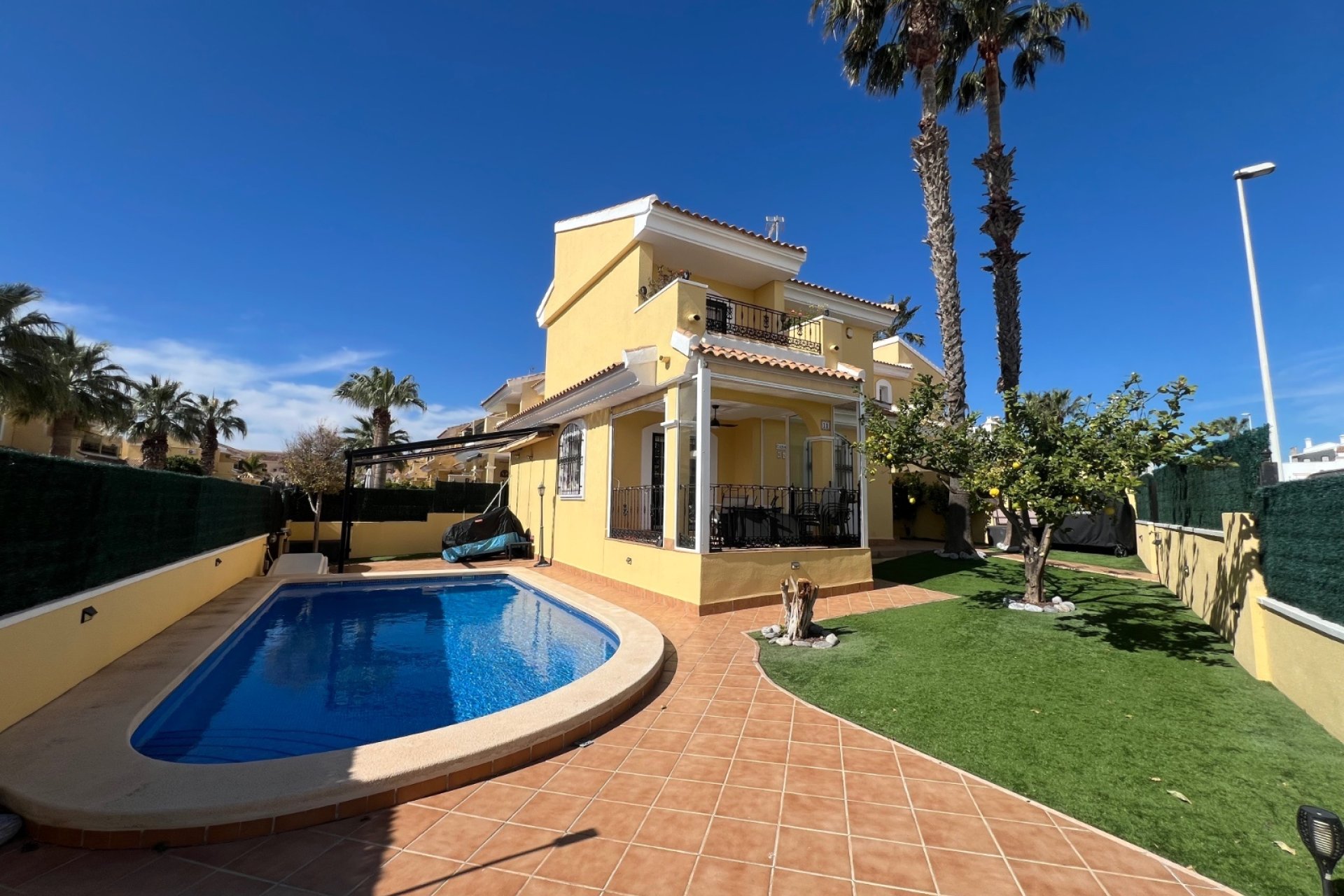 Resale - Villa - Orihuela Costa - Los Dolses