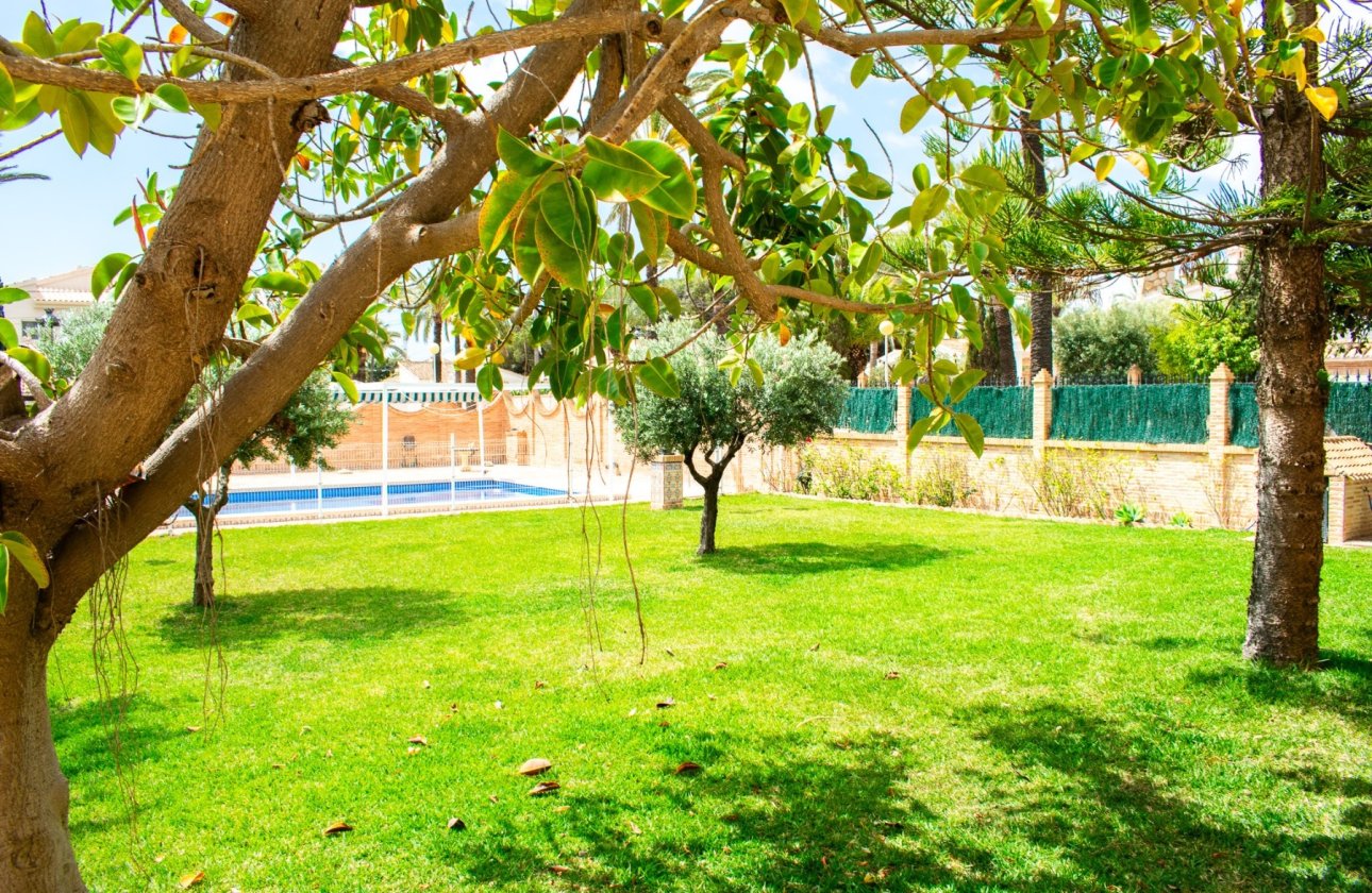 Resale - Villa - Orihuela Costa - MUY CERCA DE LA PLAYA