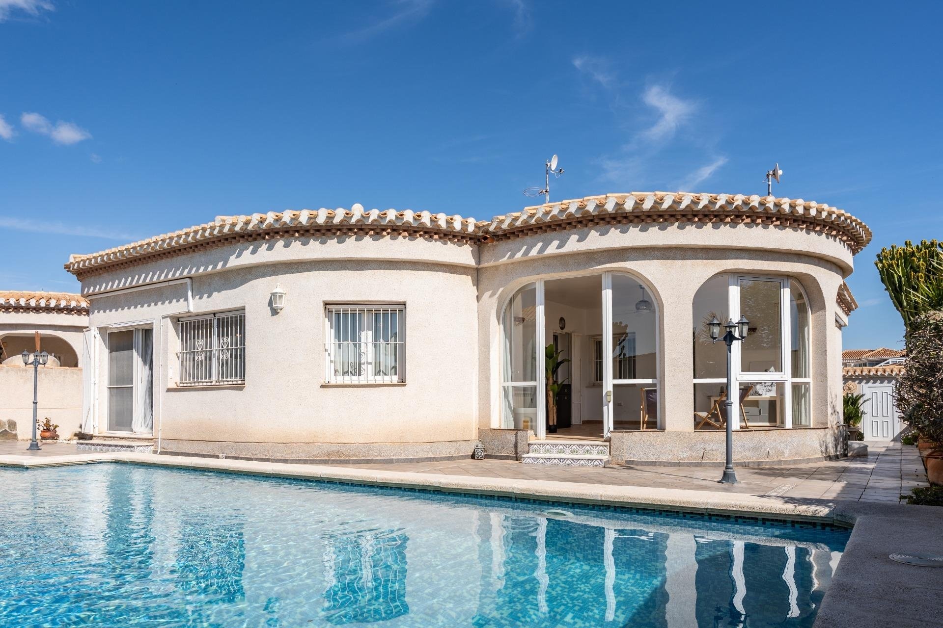 Resale - Villa - Orihuela Costa - Playa Flamenca