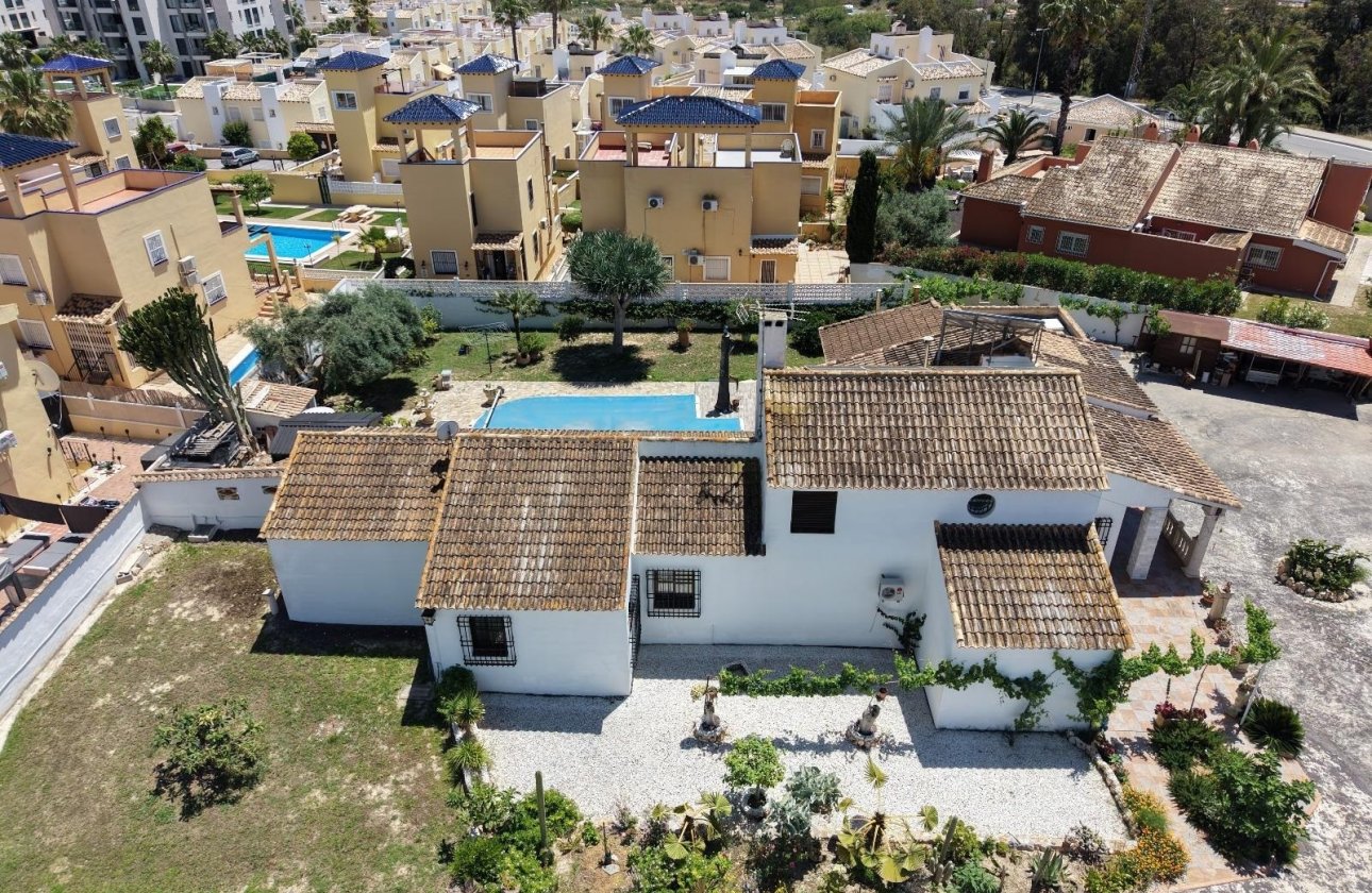 Resale - Villa - Orihuela Costa - Villamartín