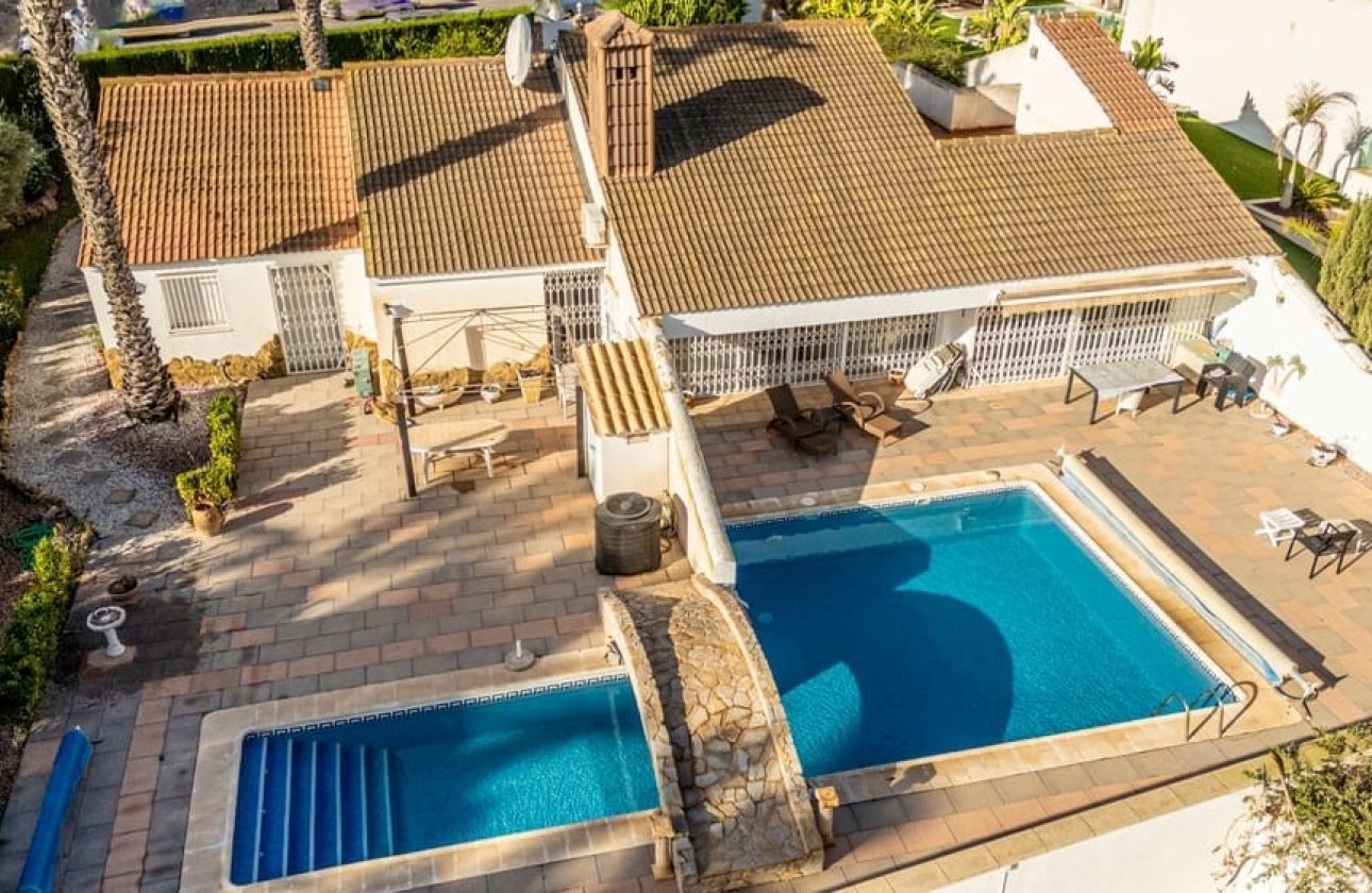 Resale - Villa - Orihuela Costa - Villamartín