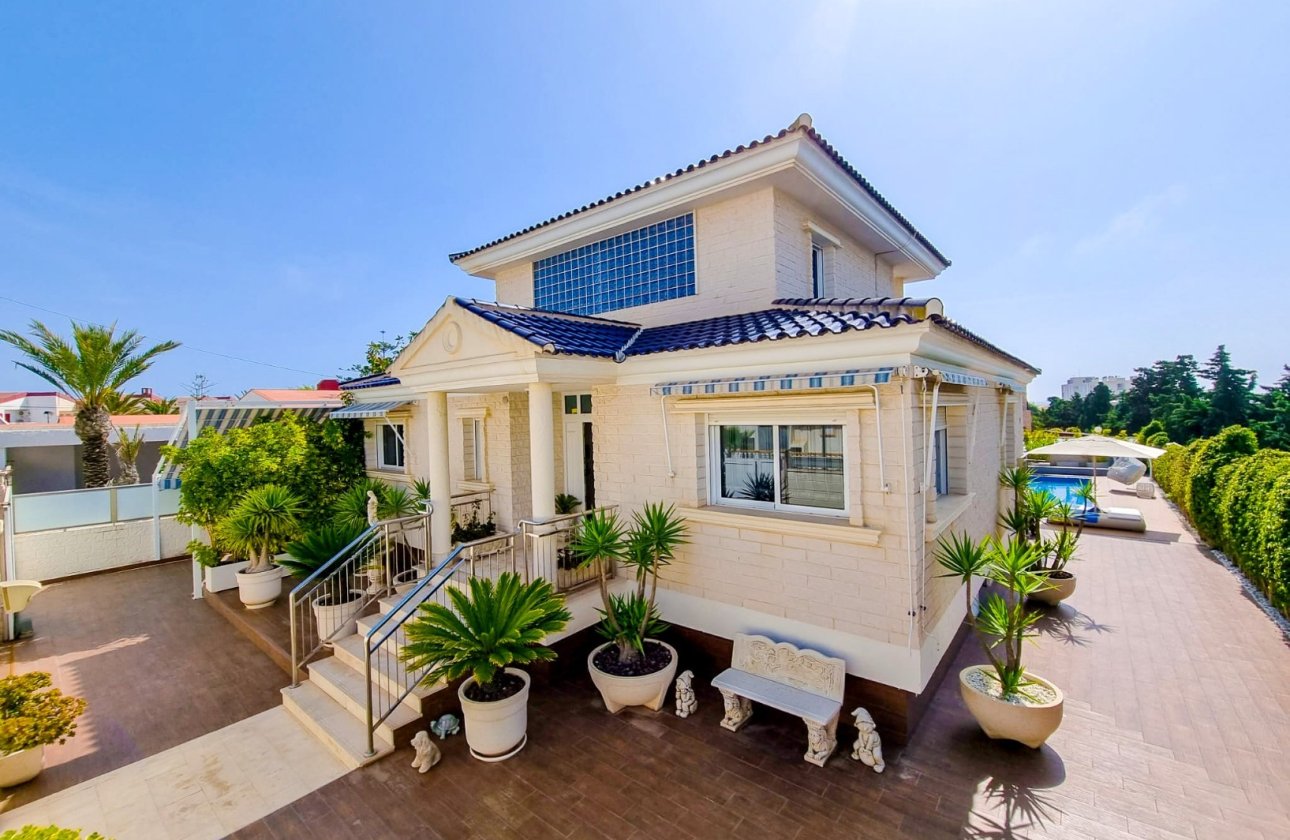 Resale - Villa - Torrevieja - La Mata