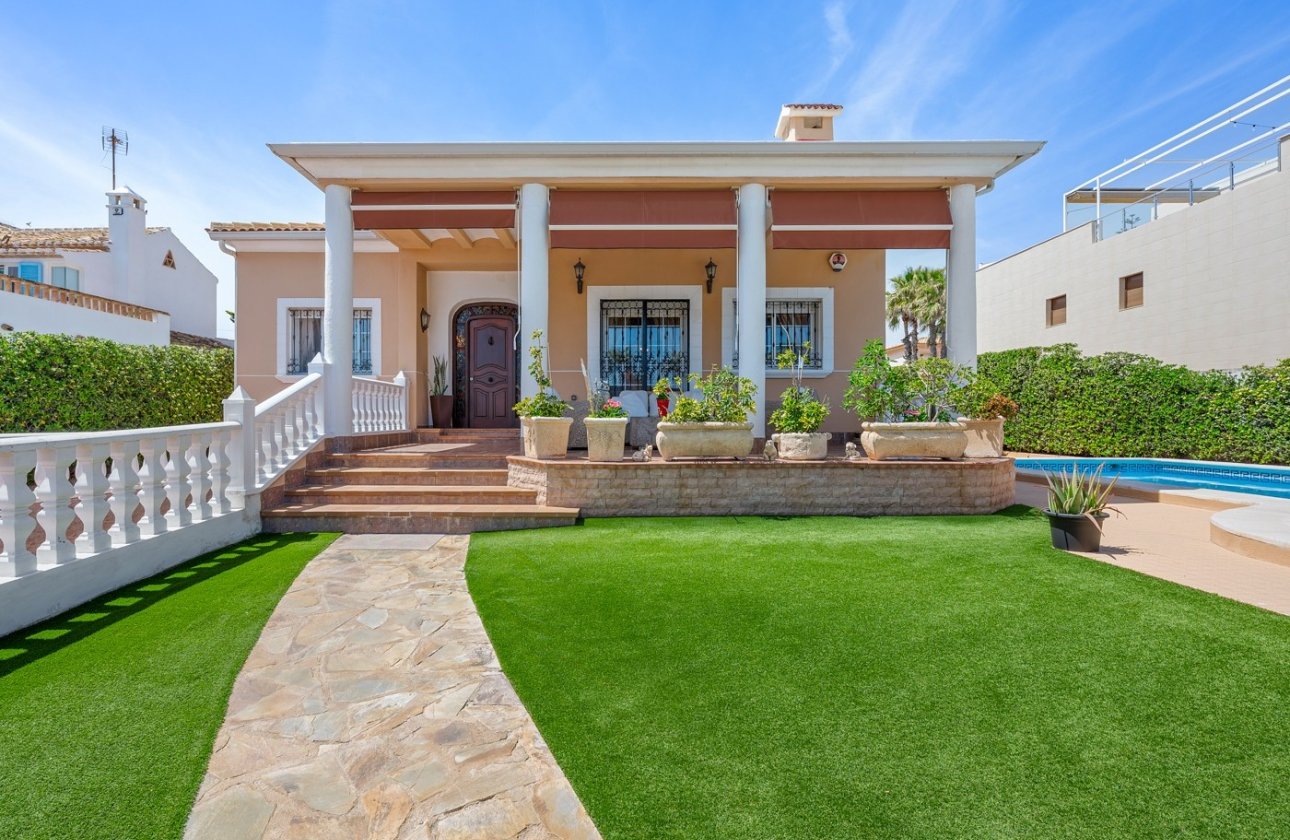 Resale - Villa - Torrevieja - La Mata