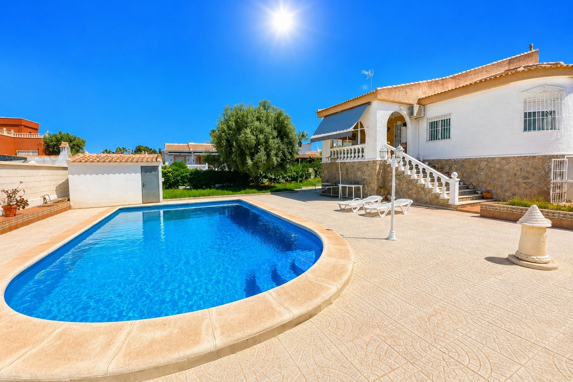 Resale - Villa - Torrevieja - La Siesta